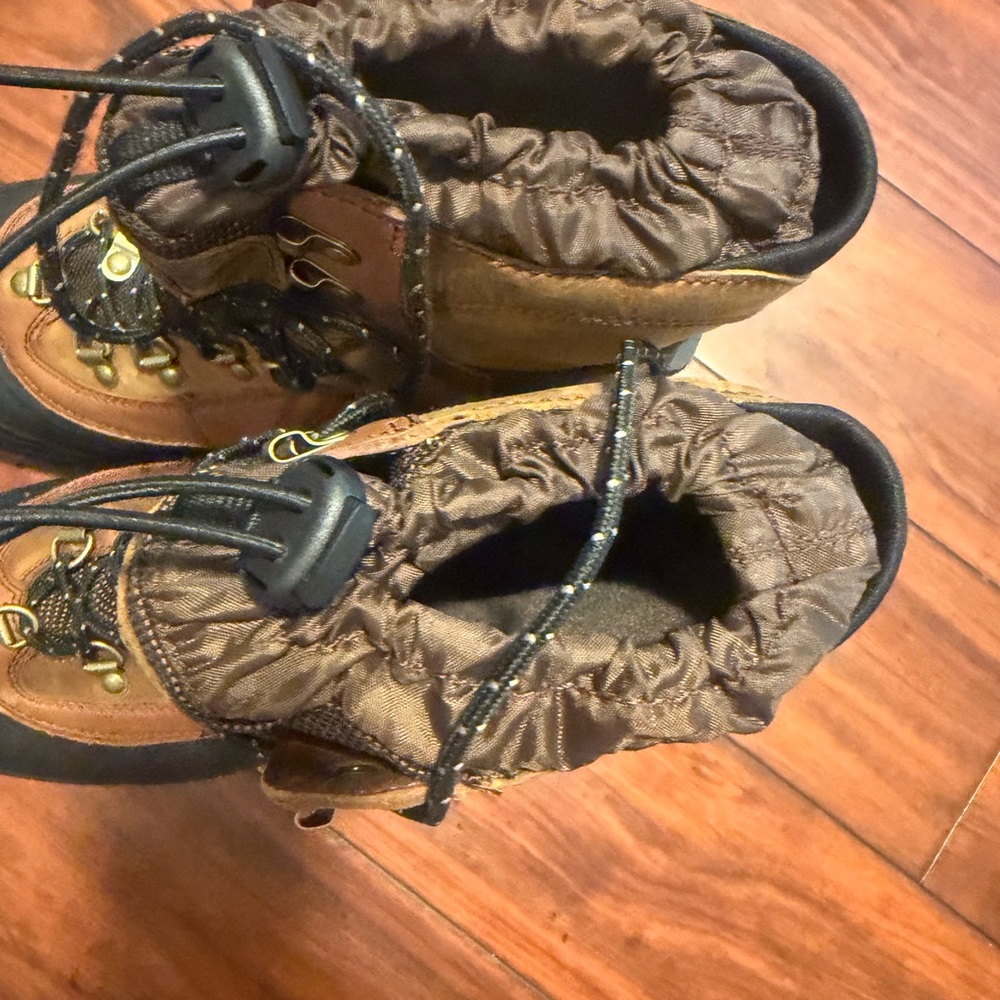 Sorel Tan and Black Leather Lace-Up Winter insulated Boots - Picture 8 of 10